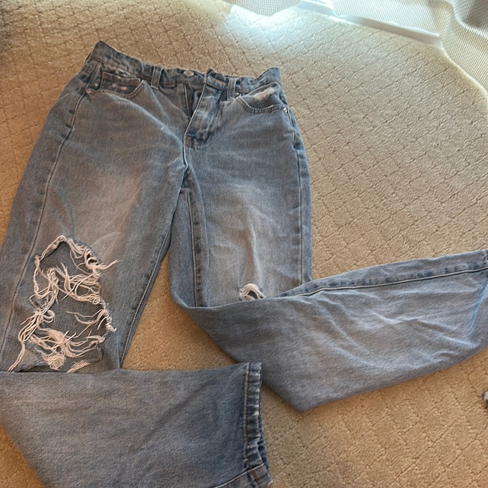 90’s style ripped jeans